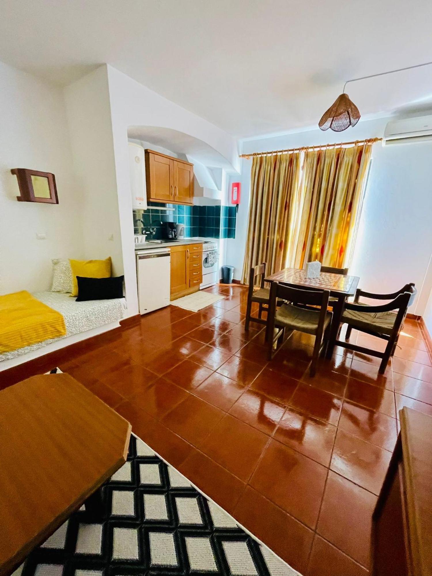 Appartement T1, Da Oura